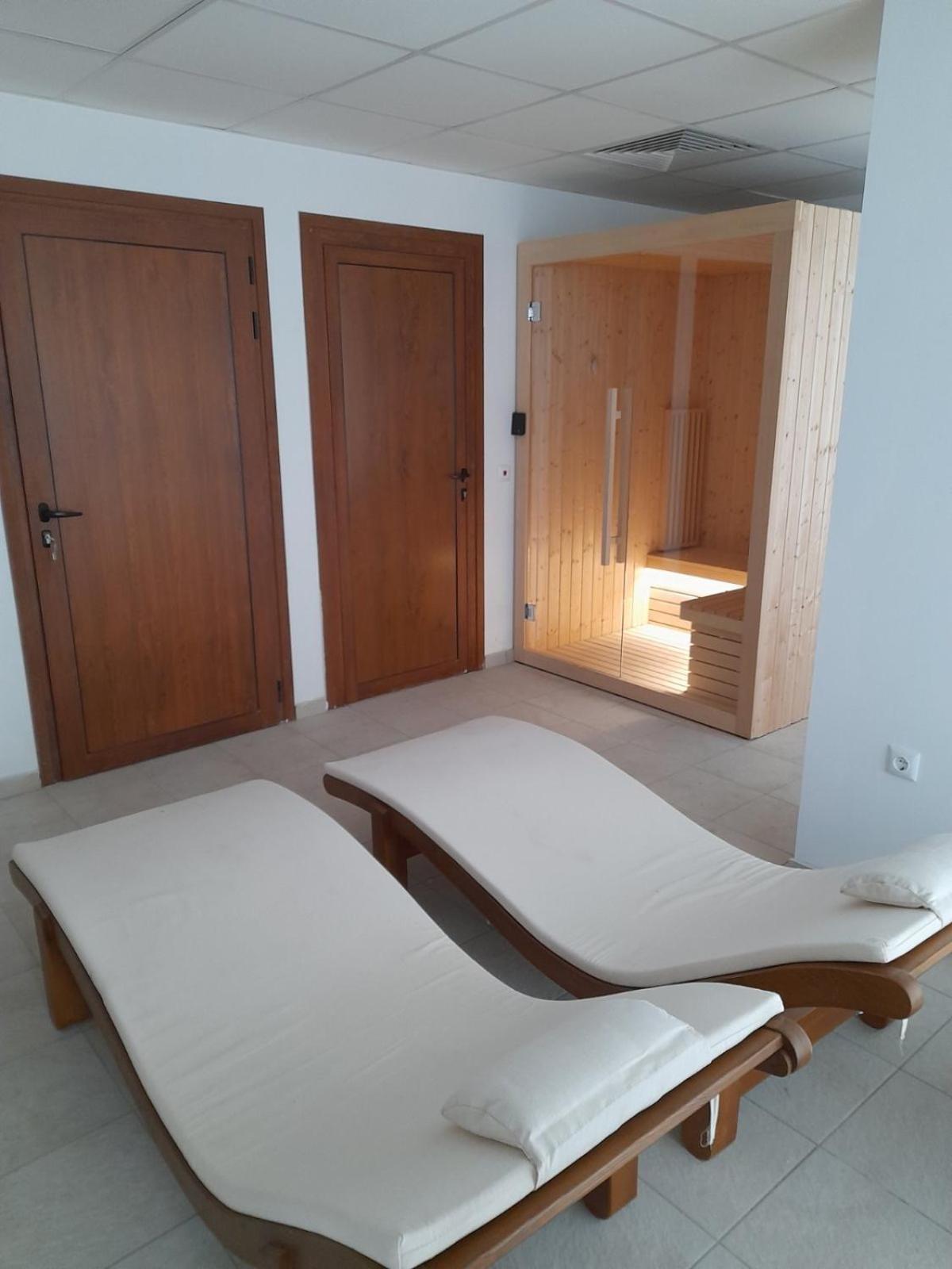Queen'S Garden Balchik Apartment Esterno foto