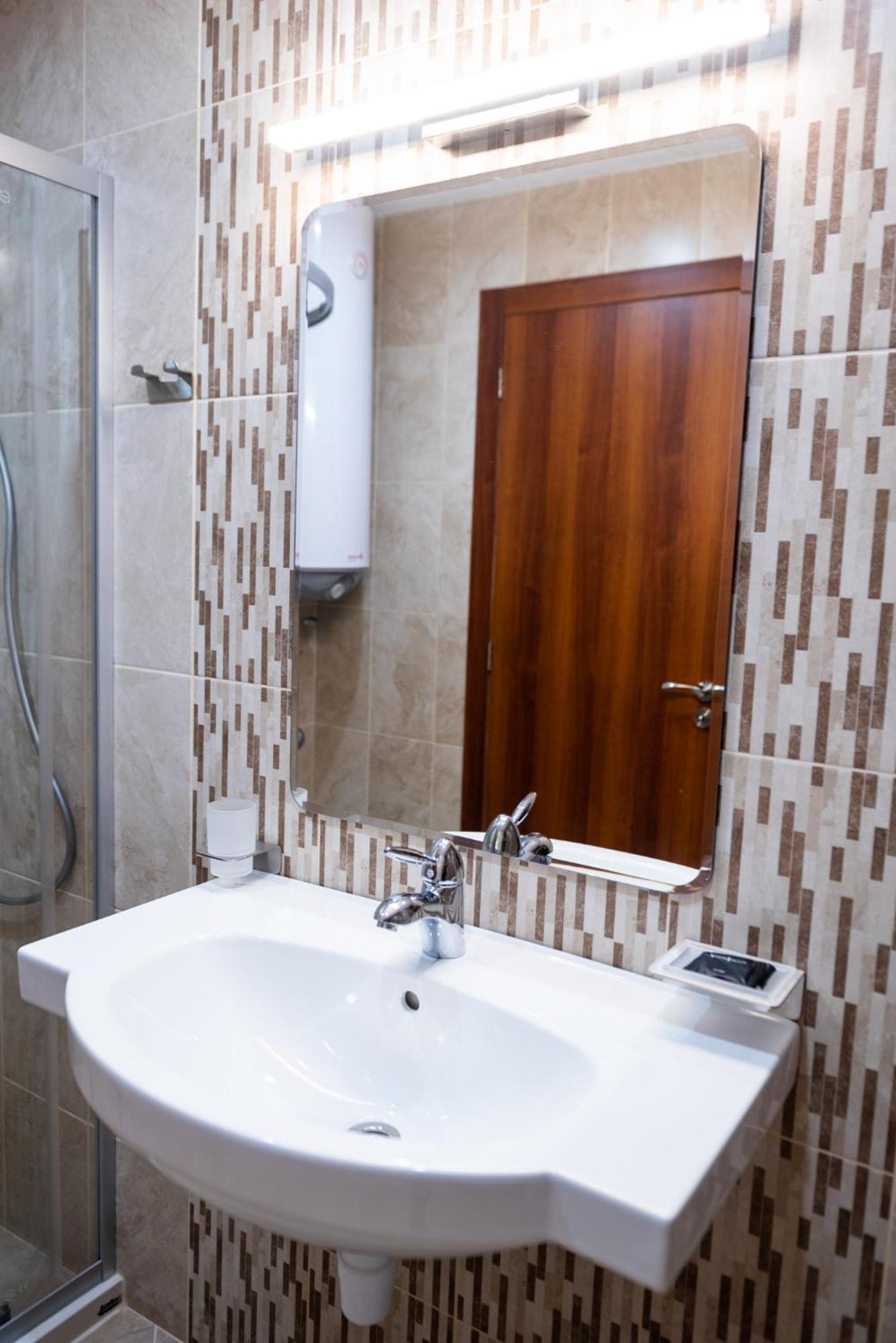 Queen'S Garden Balchik Apartment Esterno foto