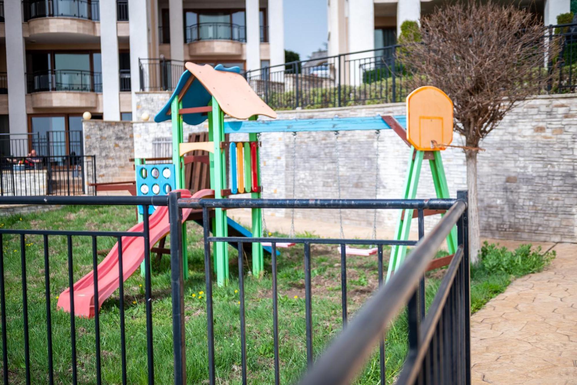 Queen'S Garden Balchik Apartment Esterno foto