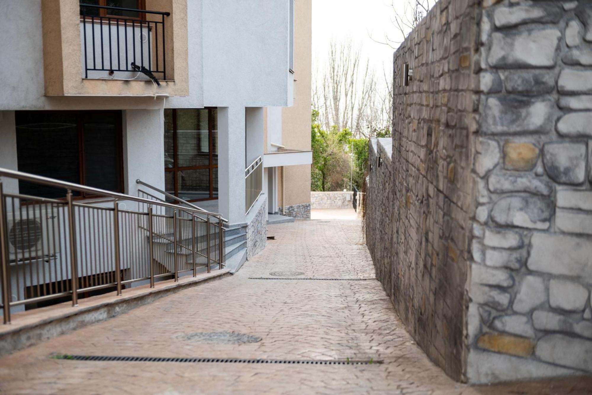 Queen'S Garden Balchik Apartment Esterno foto