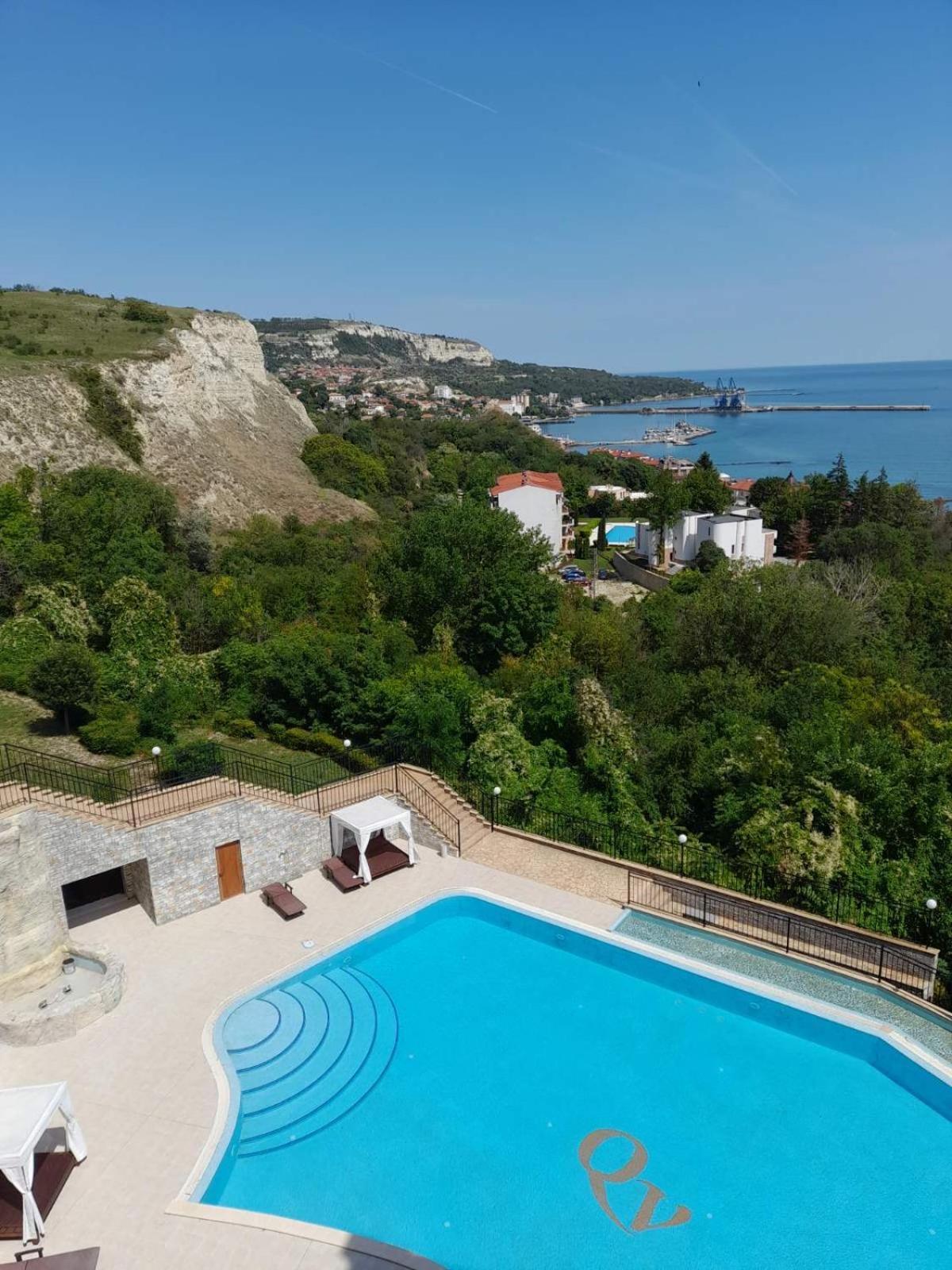 Queen'S Garden Balchik Apartment Esterno foto