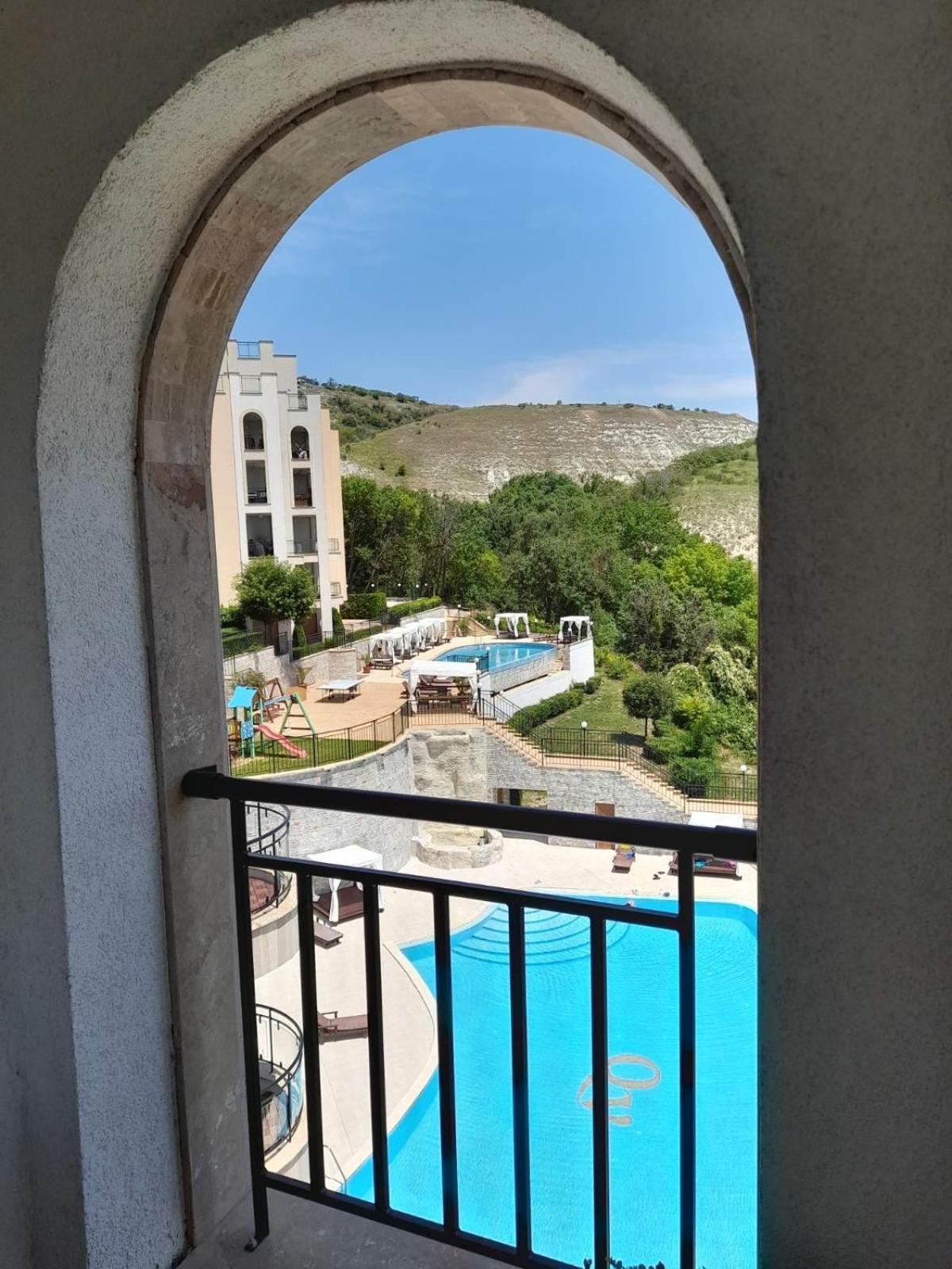 Queen'S Garden Balchik Apartment Esterno foto